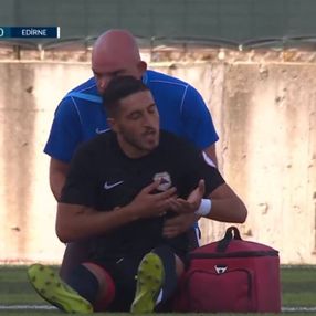 Çatalcasporlu futbolcudan sağlık görevlisine tepki