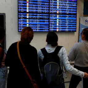 Fransa'da grev nedeniyle uçuşlar iptal edildi