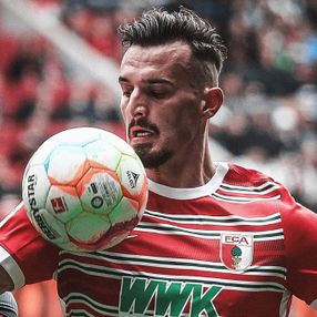 Augsburg, Bayern Münih'i Berisha'nın golüyle mağlup etti