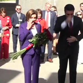 Nancy Pelosi'nin sözde soykırım anıtında sahte gözyaşları