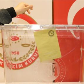 CHP ve İyi Parti'nin anket çekişmesi