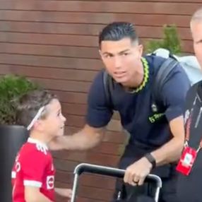 Cristiano Ronaldo, minik taraftarın isteğini kırmadı