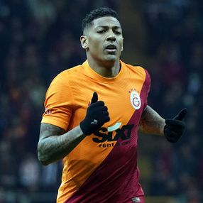 Galatasaray'da Van Aanholt'a yol göründü