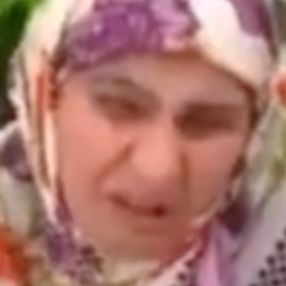 Canlı yayında kayınvalidesini taklit etti