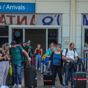 Ruslar, seferberlik ilanıyla Antalya'ya akın etti