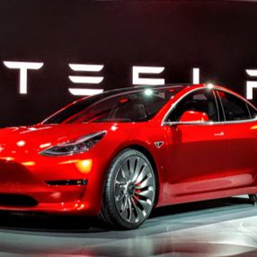 Tesla, 1 milyondan fazla otomobilini geri çağırıyor