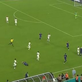 Messi'ye faul yapılınca takım arkadaşlarının tepkisi