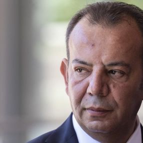 Tanju Özcan'a 1 yıl geçici ihraç kararı verildi