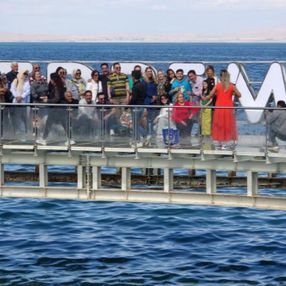 İranlı turistler Van Gölü'ne rağbet göstermeye devam ediyor
