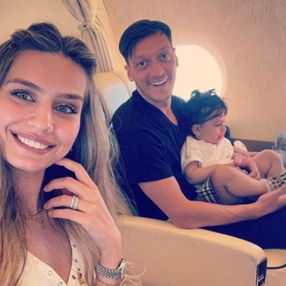 Mesut Özil ve Amine Gülşe'nin ikinci bebeği dünyaya geldi