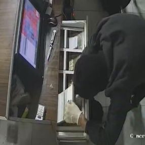 Gaziantep'te hastane kantinindeki maskeli soygun kamerada