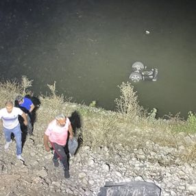 Adıyaman'da baraja düşen kamyonetteki 4 kişi, yüzerek kurtuldu