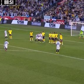 Lionel Messi'den klas frikik golü