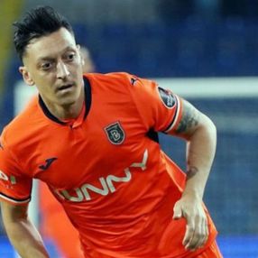 Mesut Özil ameliyat olacak