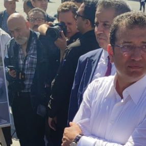 Ekrem İmamoğlu Esenler'de heykel çalışması başlattı