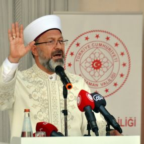 Ali Erbaş: Camileri boş bırakmayın, hocalarımızı rahat bırakmayın