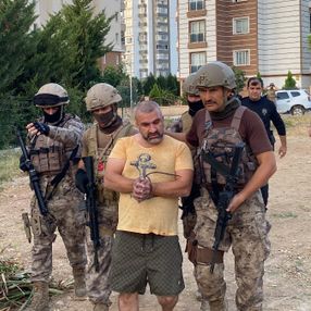 Mersin'deki Alman dolandırıcısı çete çökertildi
