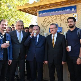Adalet Bakanı Bekir Bozdağ, çorbayı çeşmeden içti