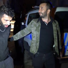 Bursa'da ehliyetsiz hırsız kamyonetin altında saklanırken yakalandı