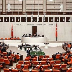 Dezenformasyon ile mücadele teklifinin 12 maddesi daha kabul edildi