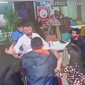 Van'da nefes borusuna yiyecek kaçan müşterisini kurtardı
