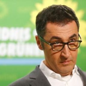 Aşırı sağcı grup, Alman vekil Cem Özdemir'i tehdit etti
