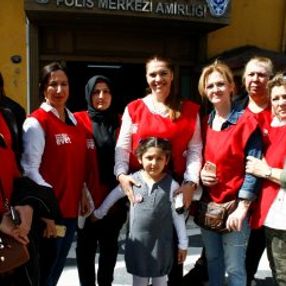 İzmir'de 'evet' mitingine gidenlere çirkin saldırı
