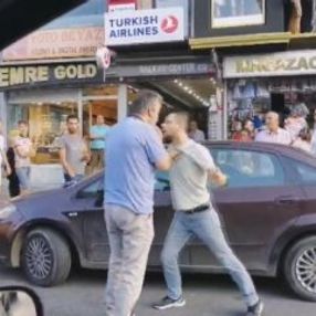 Fatih'te taksici yolcuya bıçakla saldırdı