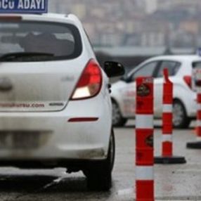 Ehliyet kursu fiyatlarına yapılan zam başvuruları etkiledi