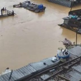 Nepal'de sel felaketi: 98 ölü