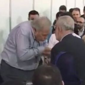 İlber Ortaylı, Ömer Tuğrul İnançer’in elini öptü