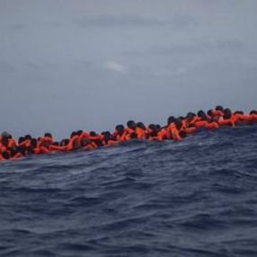 Libya açıklarında göçmen teknesi battı