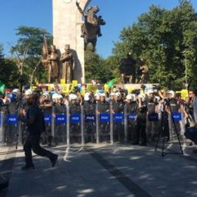 İstanbul'da eylem, sınır kapısında yoğunluk