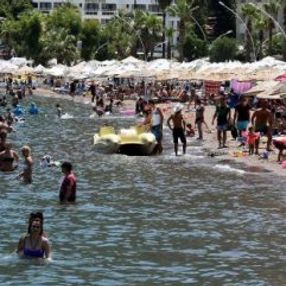 Marmaris plajlarında yer kalmadı