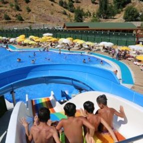 Tunceli'de turistlerin havuz keyfi