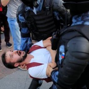 Rusya'da pretostoculara sert polis müdahalesi
