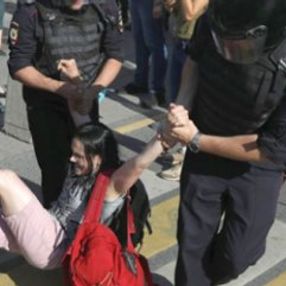 Kremlin'den protesto açıklaması: Polis aşırı güç kullanmıyor