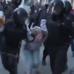Rusya'da polis şiddeti kamerada