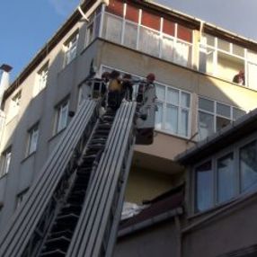 İstanbul'da oğluyla kavga eden baba çatıya uçtu