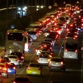 Tatil için İstanbul'dan ayrılanlar dönüyor