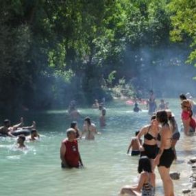 Tunceli'de plajlar doldu taştı
