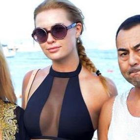 Chloe Loughnan 10 bavulla evden ayrıldı