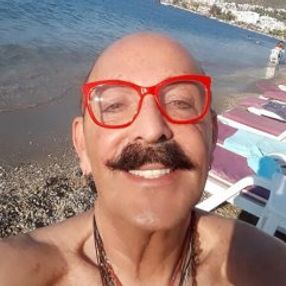 Cemil İpekçi Bodrum'da ucuza tatil yaptı