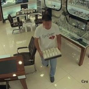 Çalıştığı kuyumcuyu soyan tezgahtar yakalandı