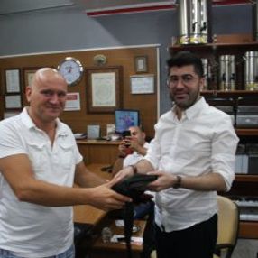 Takside unutulan 20 bin lira sahibine teslim edildi