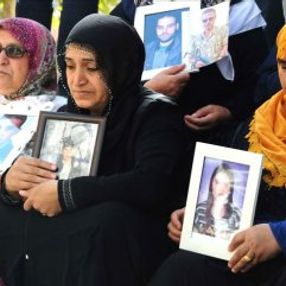 Diyarbakır'daki ailelerin oturma eylemi 11'inci gününde