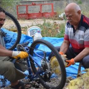 Kayseri'de bisikletle çekirdek ayıklama yöntemi