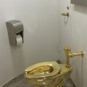 Çalınan altın klozetin yaratıcısından iyi temenni