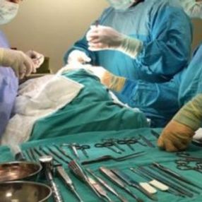 Hakkari'de müşterilerden bıçak parası alan doktor