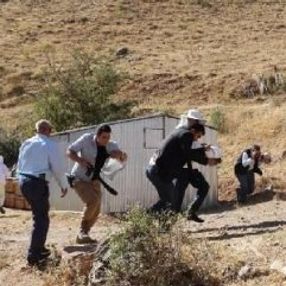 Van'da bal sezonu için şükür duasında arı saldırısı